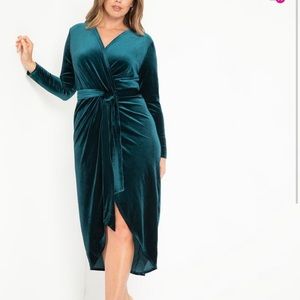 Beautiful Eloquii velvet green wrap dress! Size 24. New with tags!